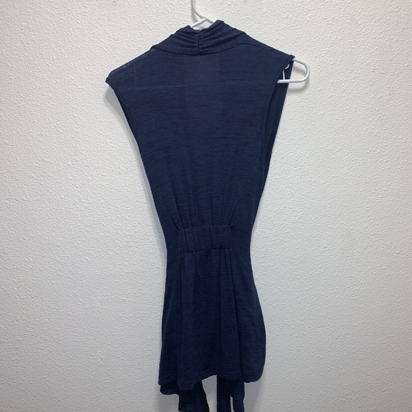 Sleeveless Navy Blue Shall - Picture 3 of 3